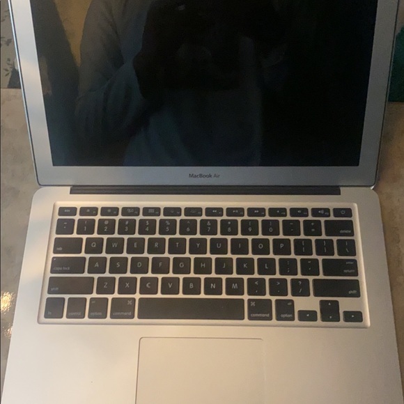 MacBook Air 2011 perfect condition - Picture 4 of 6